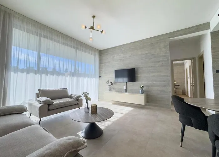 Malberry Park 102 - Modern 2 Bedroom Apartment With Pool, Gym, Jaccuzi